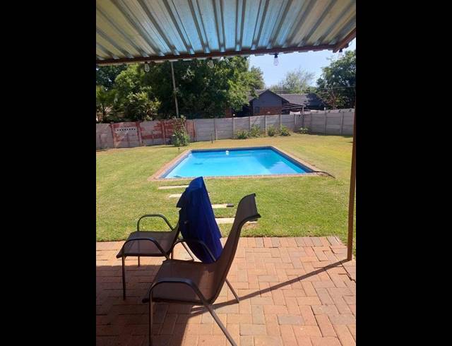 4 BEDROOM HOUSE FOR SALE IN LOURENSPARK